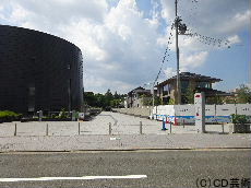 京都コンサートホールと建設中の住宅展示場