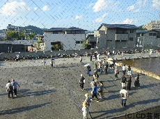 大ホールロビーから住宅展示場を望む