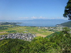 西の丸跡から琵琶湖を望む
